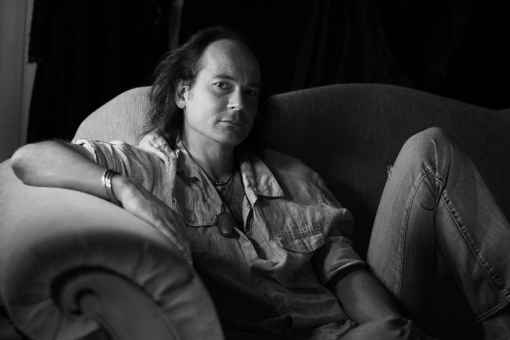 Guido Henkel hat an Planescape: Torment mitgearbeitet. Zuletzt versuchte er (erfolglos), seine neuen Projekte Thorvalla und Deathfire über Kickstarter zu finanzieren.