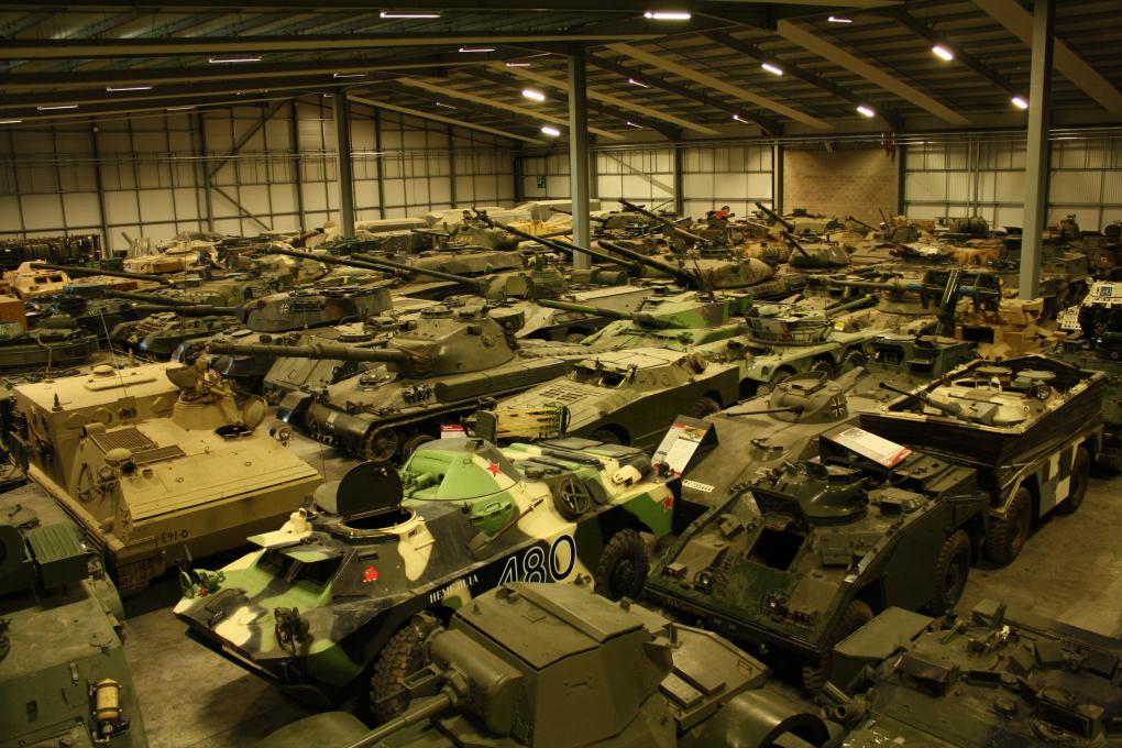 Tank Museum Bovington: Im Conservation Centre stehen noch zig Panzermodelle, für die aktuell in den Ausstellungshallen kein Platz zur Verfügung steht.