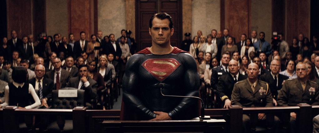 Superman steht vor Gericht.
