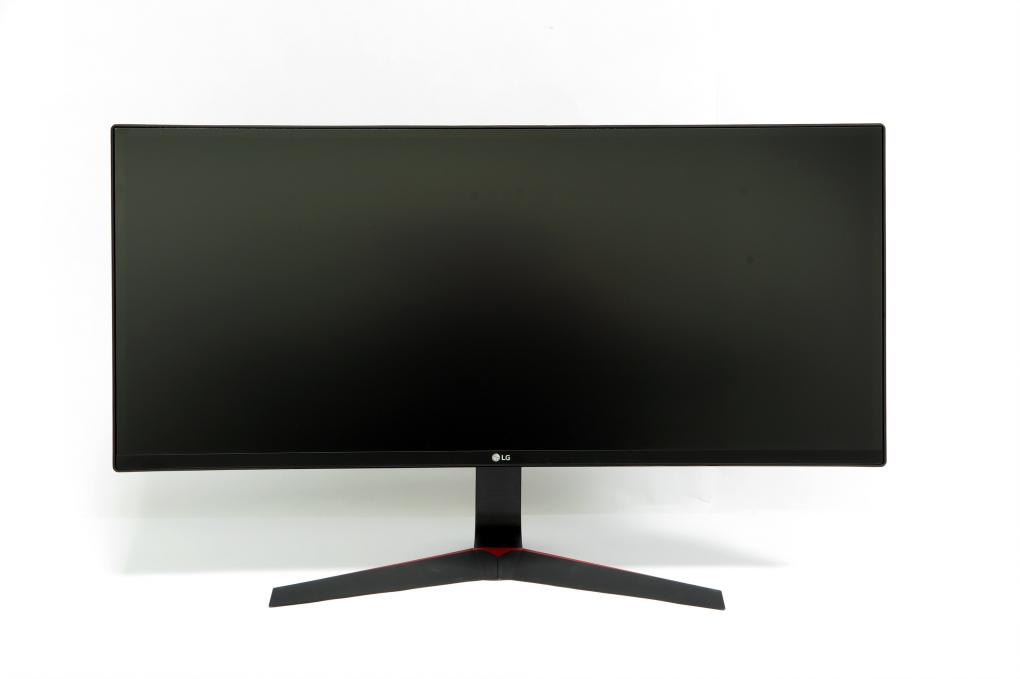 LG 34UC79G-B: Vorderansicht. Die mattiert beschichtete Paneloberfläche spiegelt nur leicht.