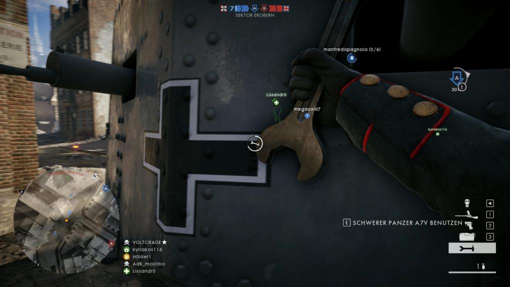 Battlefield 1: Als Beifahrer mit Reparaturschlüssel springen wir fix aus der Stahlkiste und reparieren den Schaden.