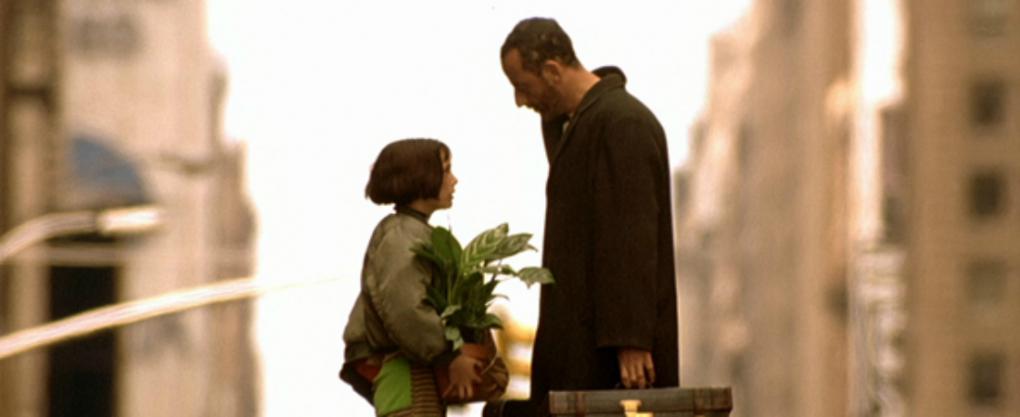 Der zurückgezogener Auftragskiller Lèon und die zwölfjährige, auf Rache sinnende Mathilda ('Lèon - Der Profi')