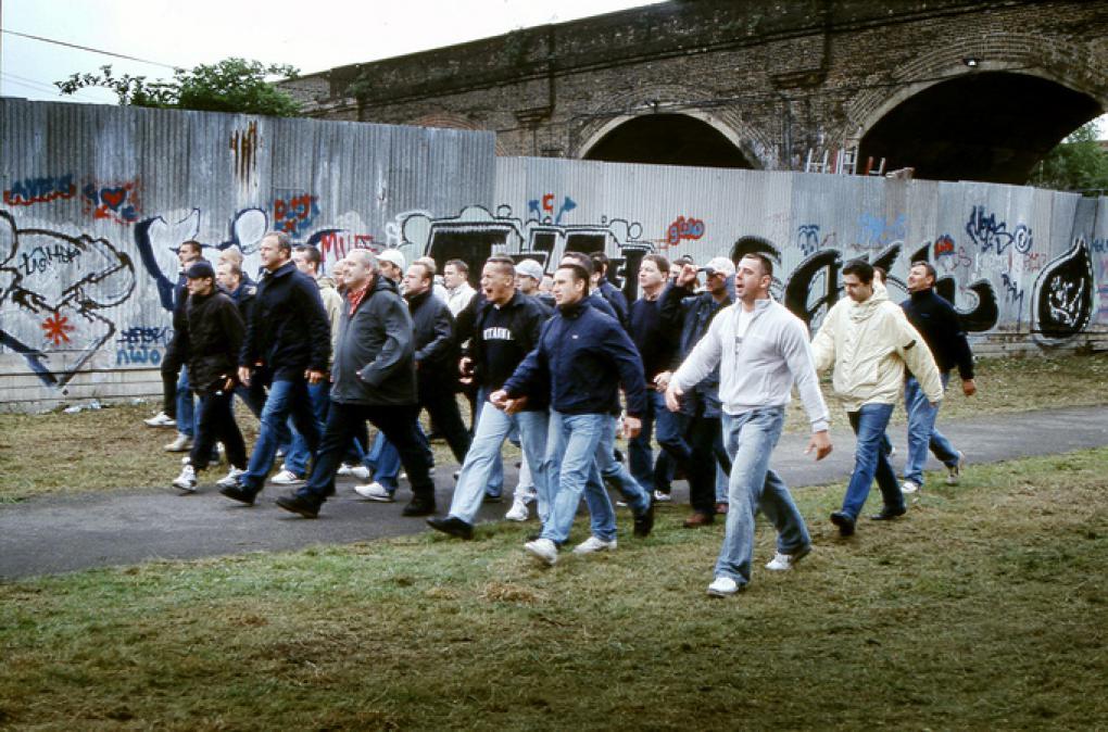 Hooligans auf dem Vormarsch in 'Football Factory' (2004).