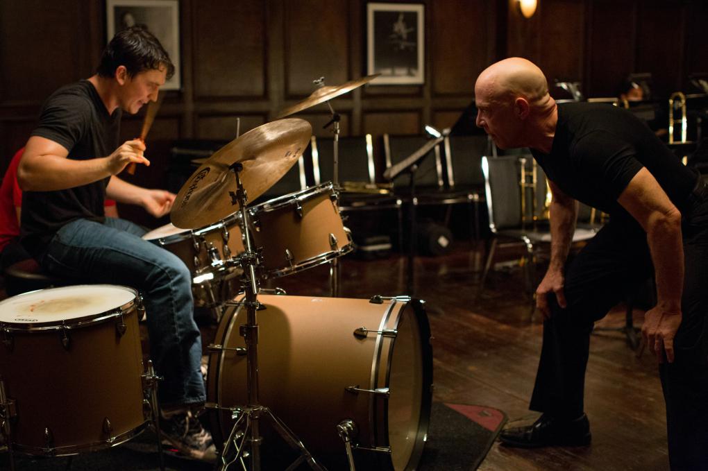 Szenenbild "Whiplash" (2014) - Fletcher trietzt seinen Drummer Andrew