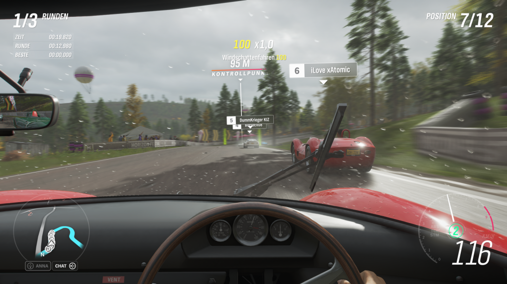 Wer Forza Horizon 4 spielt, sollte keine Regenallergie haben. In der britischen Spielwelt schüttet es häufig.