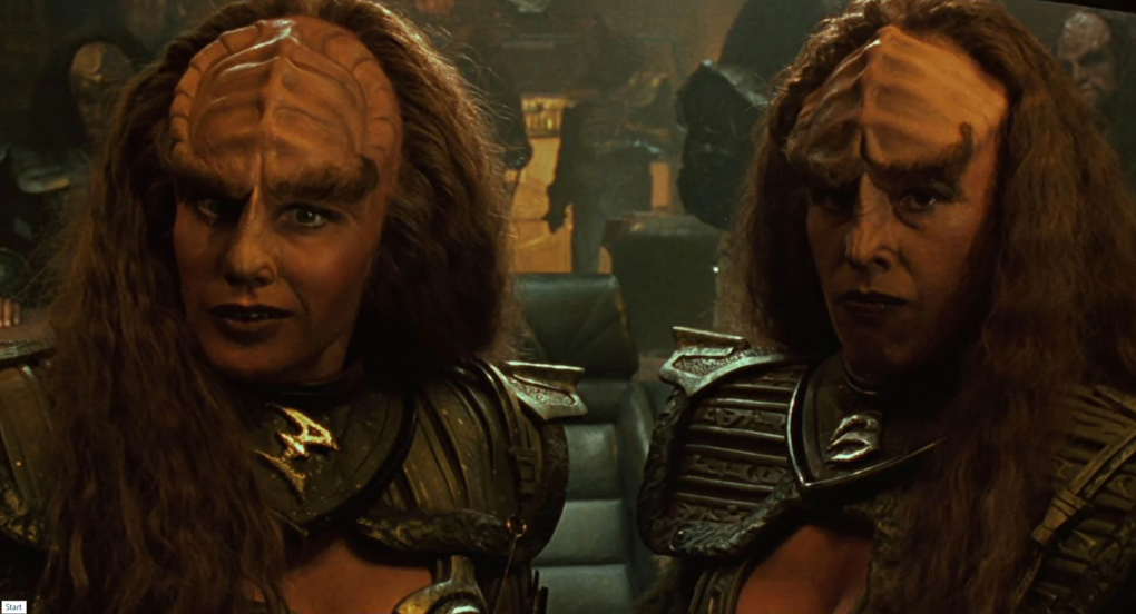 Die beiden Schwestern Lursa und B'Ethor stellten, als geschickte und skrupellose Politiker, hervorragende Gegenspieler für Captain Picard dar.