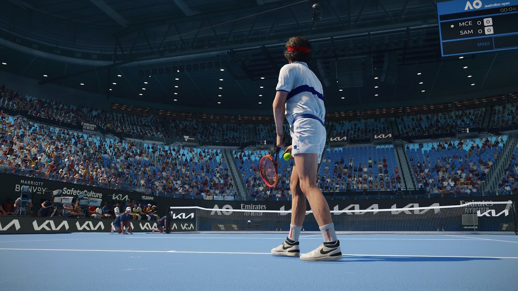 John McEnroe schlägt bei den Australian Open auf