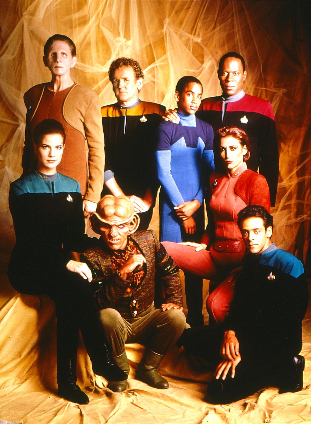 Das Foto des DS9-Casts aus Staffel 1, das im Kunstunterricht kursierte
