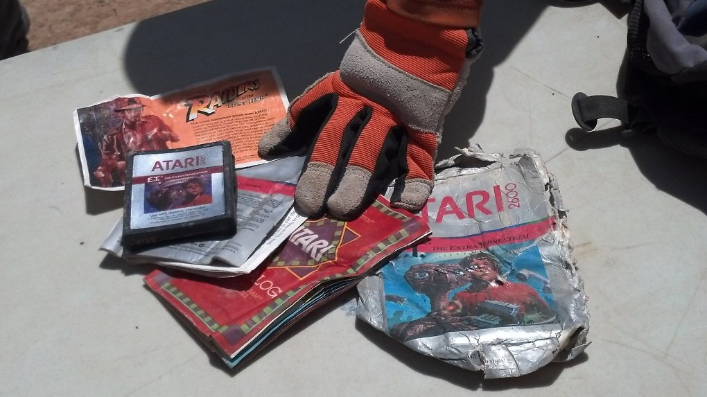 Als Howard Scott Warshaw im Jahr 2014 den legendären Ausgrabungen in der Wüste von New Mexico beiwohnte, entdeckte er auch Überbleibsel von Raiders of the lost Ark.
