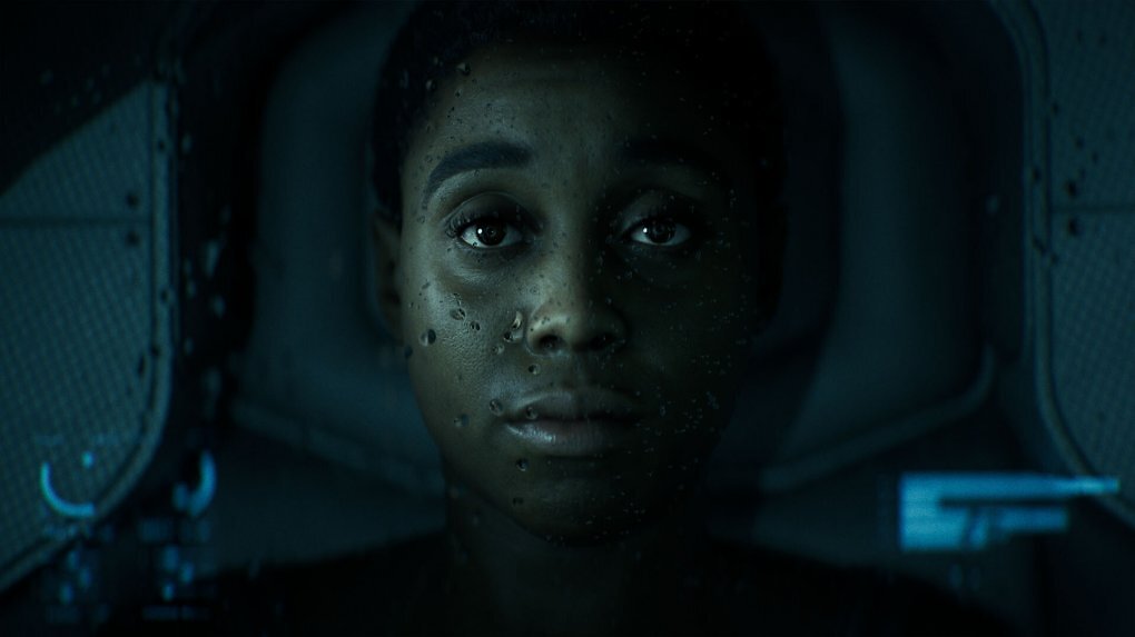Lashana Lynch ist eine der Hauptfiguren im Spiel. Wir kennen die Schauspielerin unter anderem als Agentin Nomi aus James Bond 007: keine Zeit zu sterben.