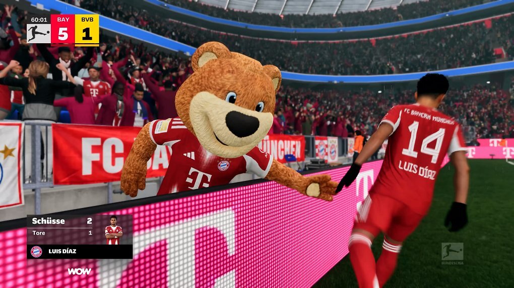 Ganz neu: Maskottchen sorgen neben dem Platz für Stimmung und jubeln mit den Spielern.