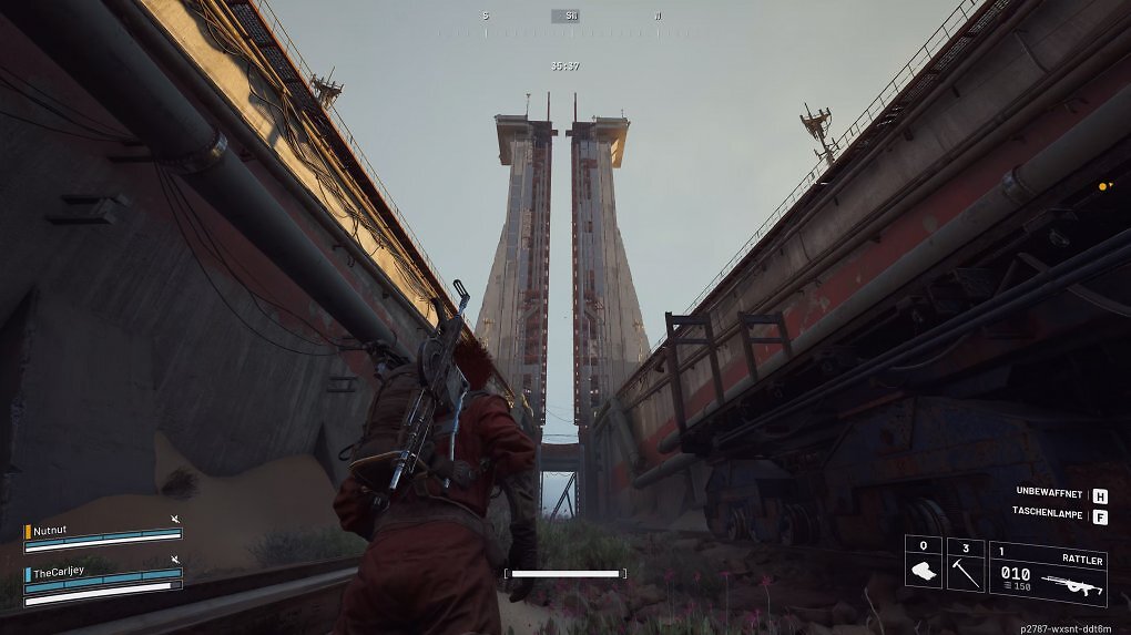 Ein großer, zweigeteilter Turm.