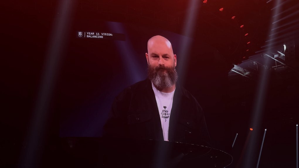 Joshua Mill präsentiert die neuen Änderungen.