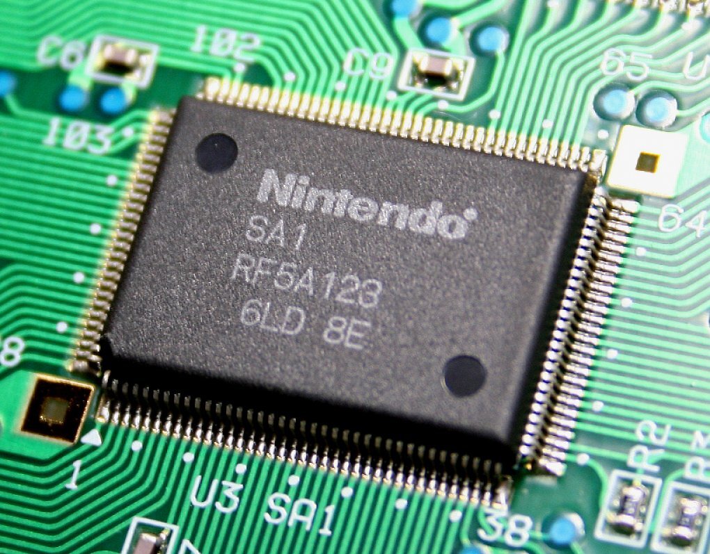 Der auf dem Modul verbaute SA1-Chip fungiert als Co-Prozessor und ermöglicht die flüssige Darstellung der schicken Render-Optik auf der betagten SNES-Hardware.