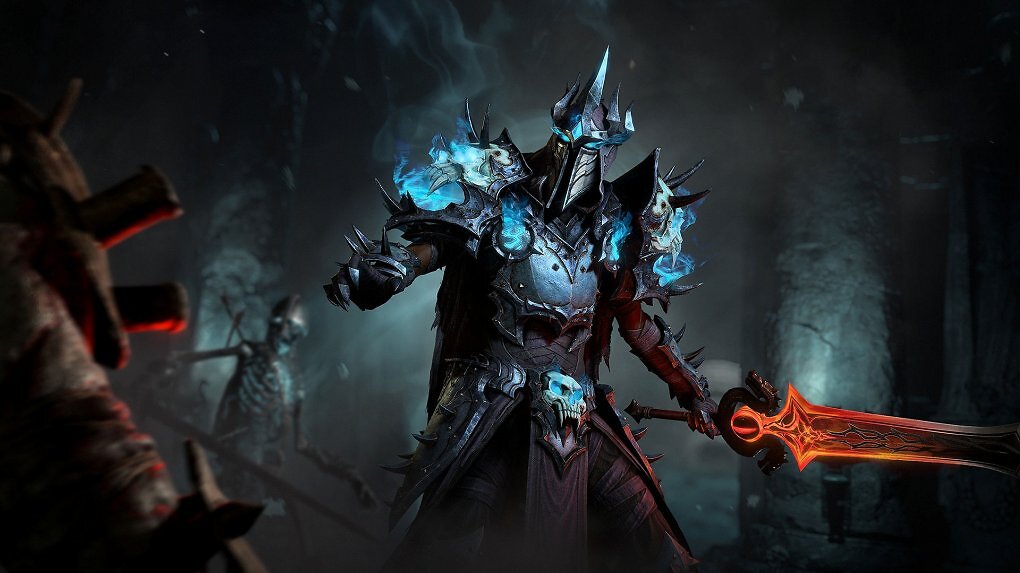 Diablo 4 Totenbeschwörer im "Ewige Rüstung des fahlen Reiters" Transmog Shop-Set mit stacheliger Krone, blauen Geisterflammen und einem rot glühenden Schwert im Lichkönig-Stil aus WoW.