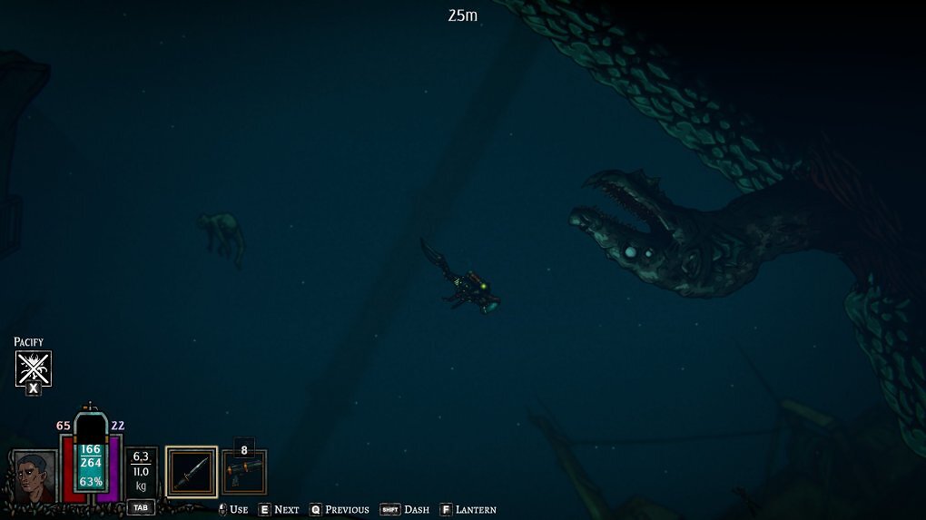Ein Taucher schwimmt an einer gigantischen Seeschlange vorbei. Im Hintergrund treibt eine Wasserleiche.