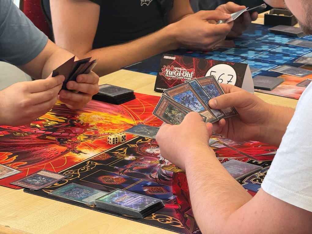 Das Spiel ist mittlerweile deutlich komplexer als noch vor einigen Jahren. Trotzdem reicht es nur ein paar wenige Karten zu kennen.