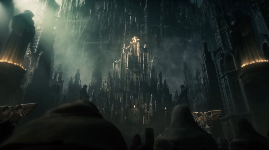 Das Imperium wirkt monumental und ehrfurchtgebietend, ist unter all dem Gold und Stein aber brutal, düster und schmutzig.