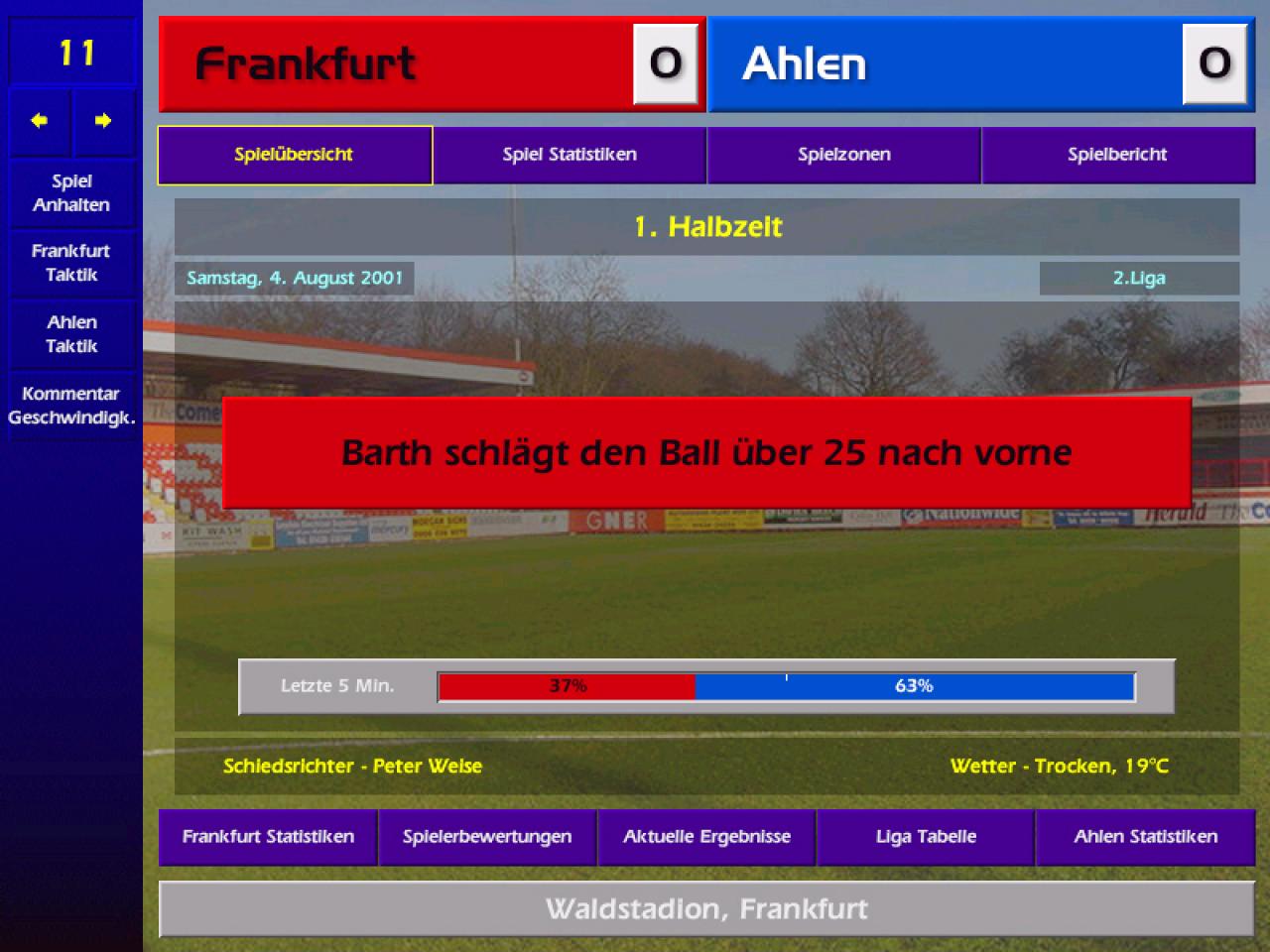 [26/11/2001] Mit mehr oder minder informativen Textschnipseln wird das Spielgeschehen dargestellt.