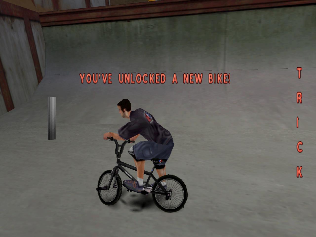 [26/11/2001] Neue Bikes und Strecken schalten Sie durch das Erfüllen bestimmter Levelziele frei.