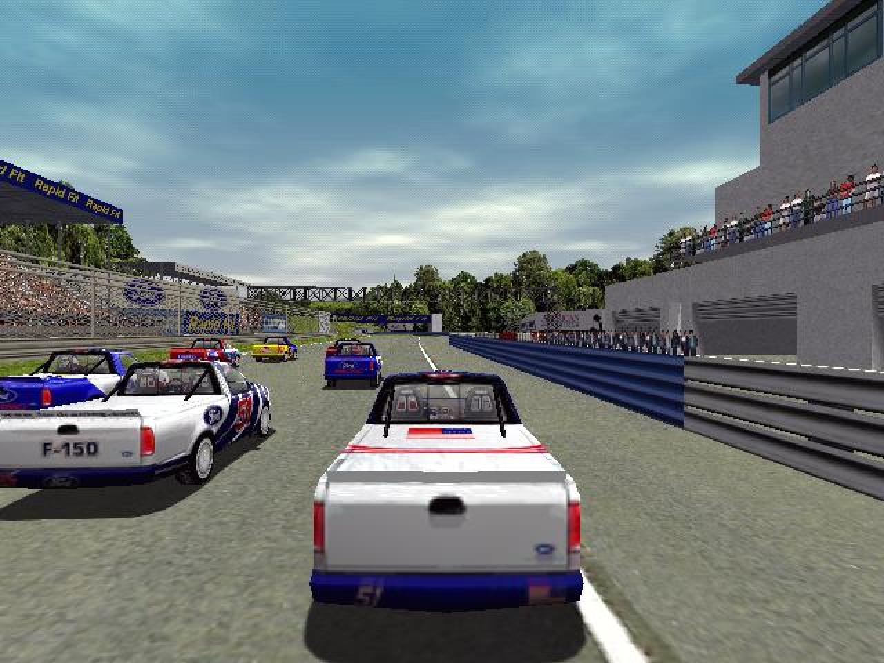 [26/11/2001] OPTISCHER TRICK Der riesige Ford F-150 fährt und klingt genauso wie der winzige Ka.