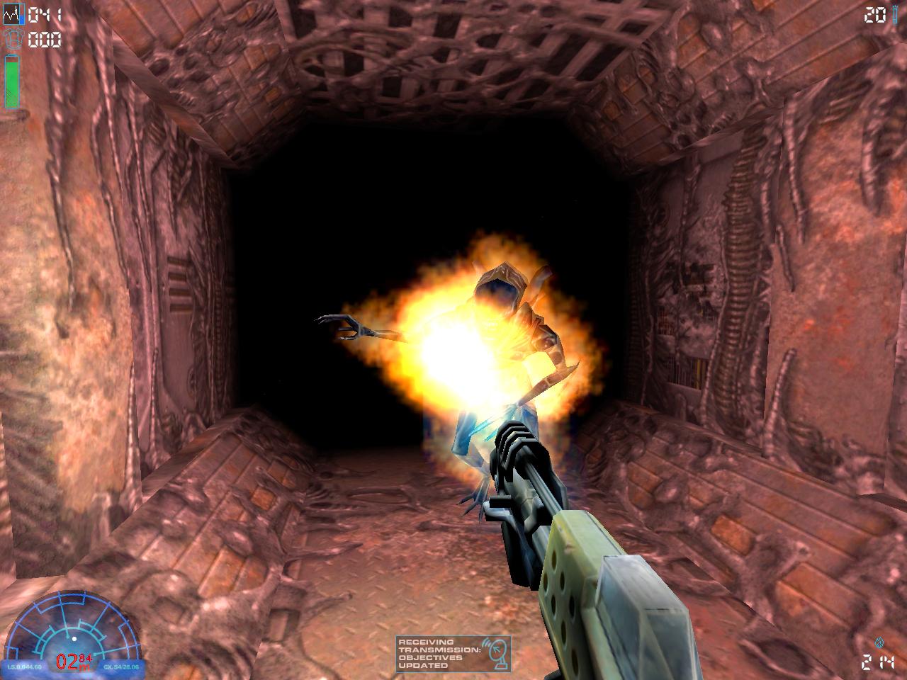 [26/11/2001] Der Flammenwerfer eignet sich besonders gut gegen Aliens: Die Viecher können dem breiten Feuerstrahl nur schwer ausweichen.