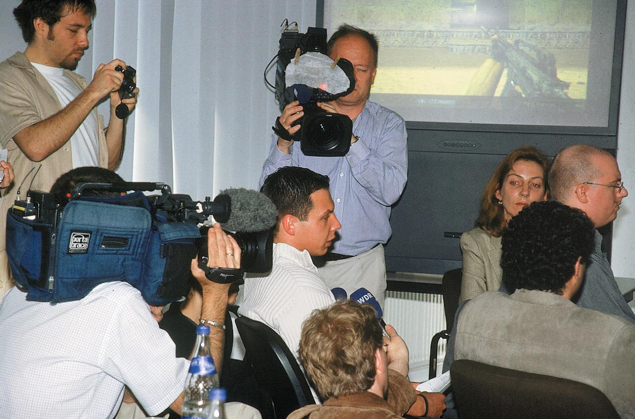 [31/05/2002] Daniel Kreiss begleitete die beiden Abgesandten der Counter-Strike-Community auf ihrem Gang nach Canossa, genauer: vor das BPjS-Tribunal. Alles über die spektakuläre Entscheidung und die Hintergründe steht ab Seite 16.