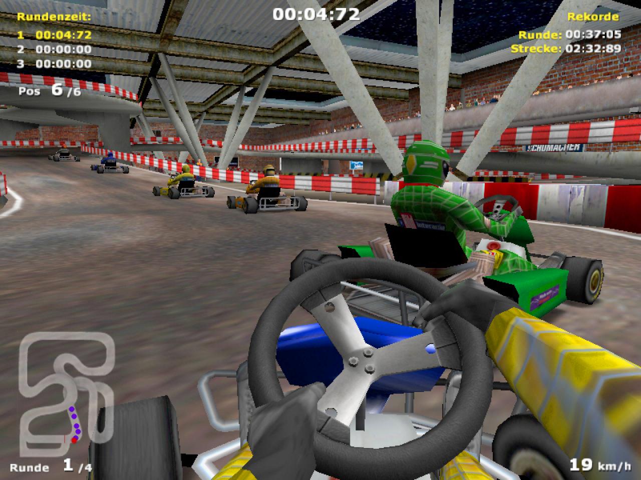 [20/06/2002] Auf den langsamen Indoor-Bahnen mit ihren engen Kurven werden vor allem die unteren Ligen gefahren.