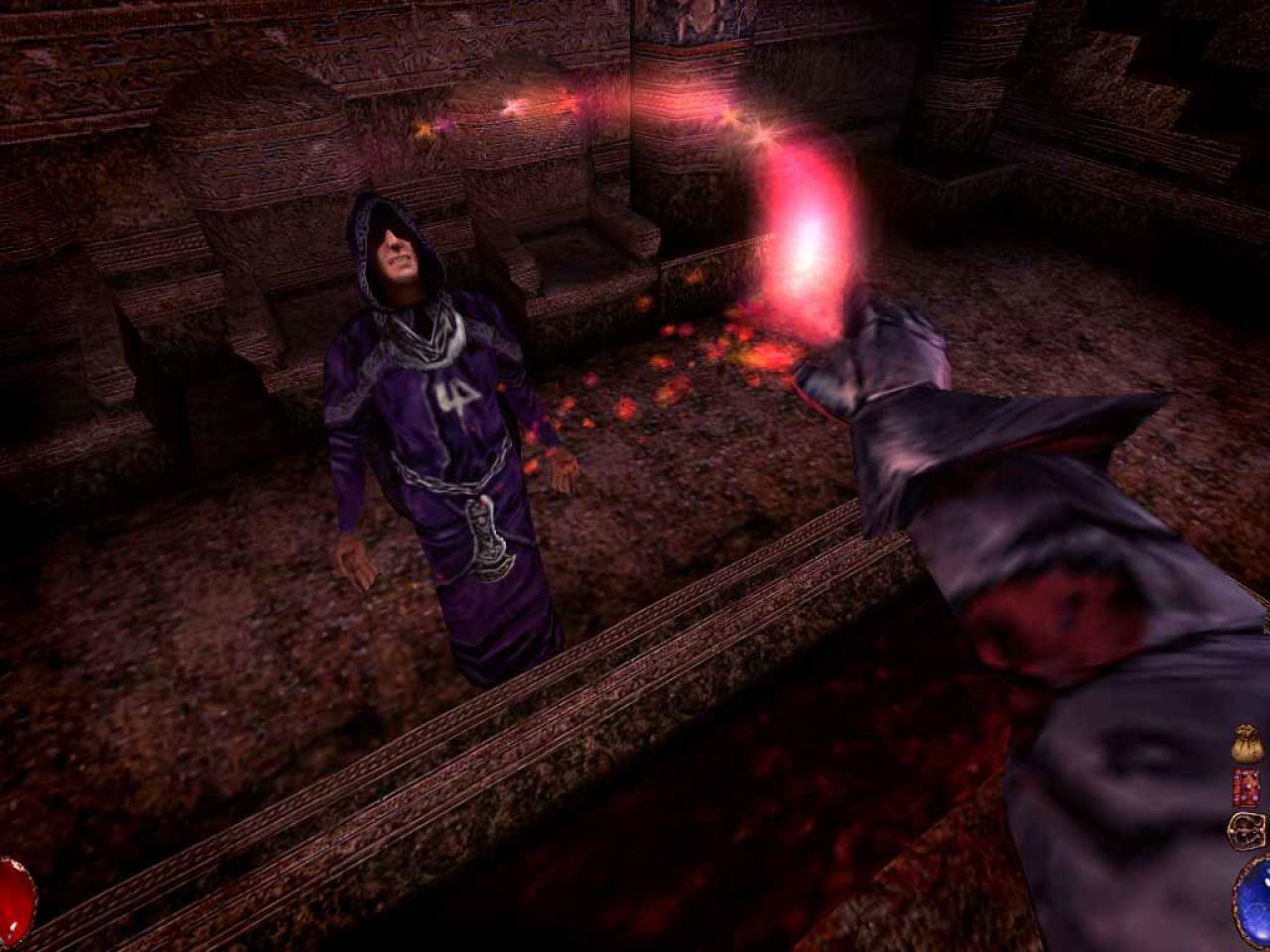 [17/06/2002] Arx FatalisWenn eine Reihe ehemaliger Looking Glass-ler ein Rollenspiel entwickeln, ist es wohl kaum verwunderlich, wenn ein Hauch von Ultima Underworld durch die unterirdische Spielewelt weht. Wie in seinem Vorbild führten Sie Ihren Helden in Arx Fatalis in der Ego-Perspektive durch acht unterirdische Ebenen, in denen Sie sich ganz wie in dem Klassiker nicht nur frei bewegen, sondern die Spielewelt auch nach Herzenslust manipulieren durften. Da galt es Nägel in Wände zu schlagen, Brot zu backen und auch die ultimative Waffe war natürlich selbst zu bauen. Wirft man einen Blick auf den Stil der Zwischensequenzen schien neben Ultima übrigens auch Dark Project als Inspirationsquelle zu dienen. Dank der Vielzahl an Interaktionsmöglichkeiten und abwechslungsreichen Missionen ist den Machern ein gutes, fesselndes Rollenspiel gelungen, das sich auch vor seinem großen Vorbild nicht zu verstecken braucht. 