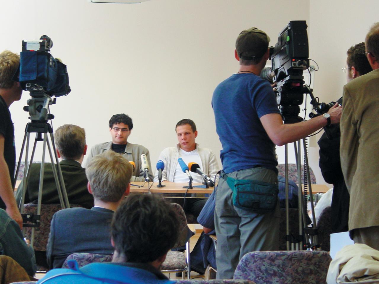 [06/06/2002] Rami und Sven sind erschöpft - aber glücklich: Ihr Hobby ist fürs Erste gerettet.
