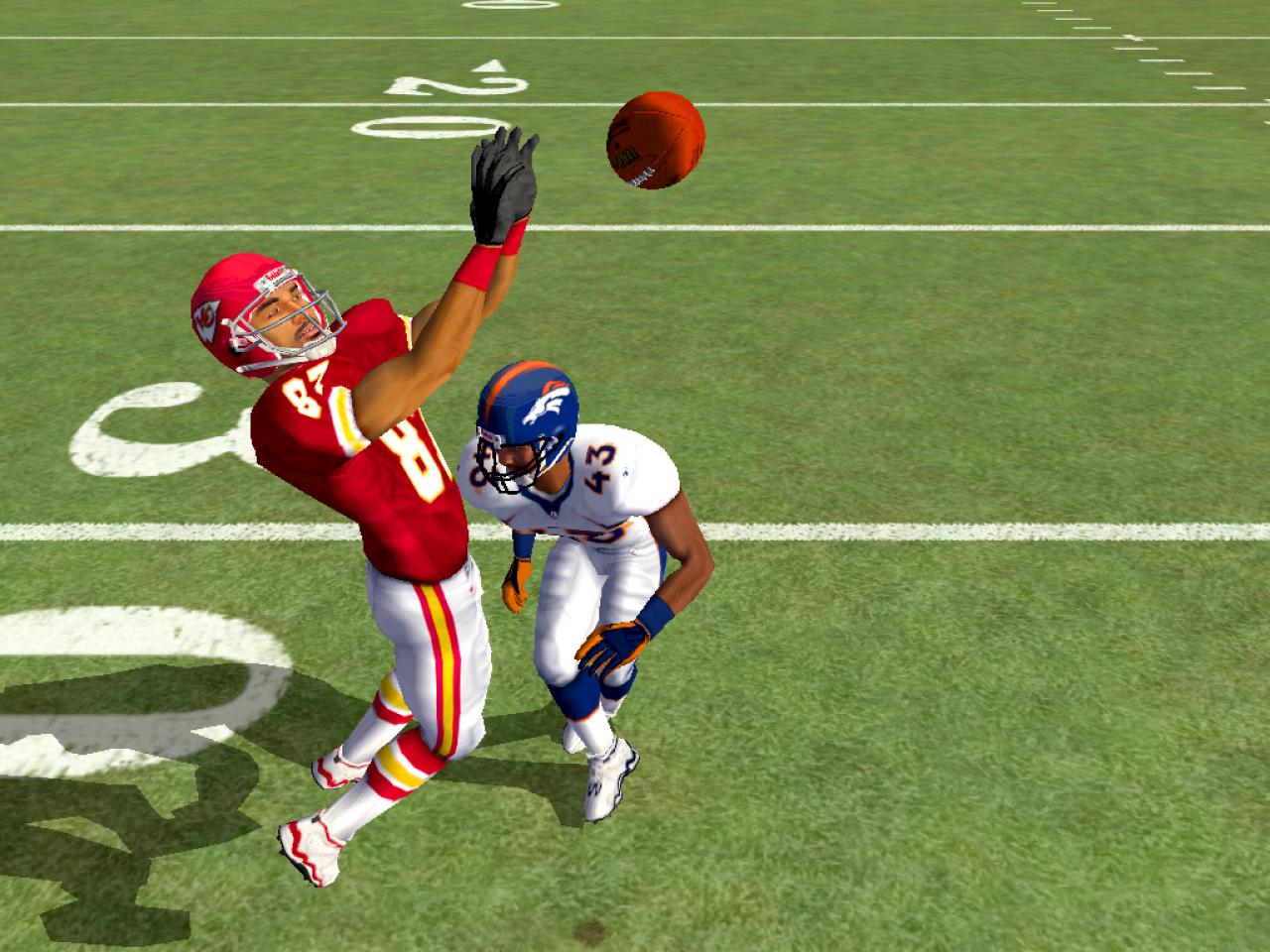 [25/10/2002] Detailliert: Der Wide Receiver der Chiefs springt rechtzeitig hoch und holt ein neues First Down - die Liebe zum Detail ist allen Modellen anzumerken.