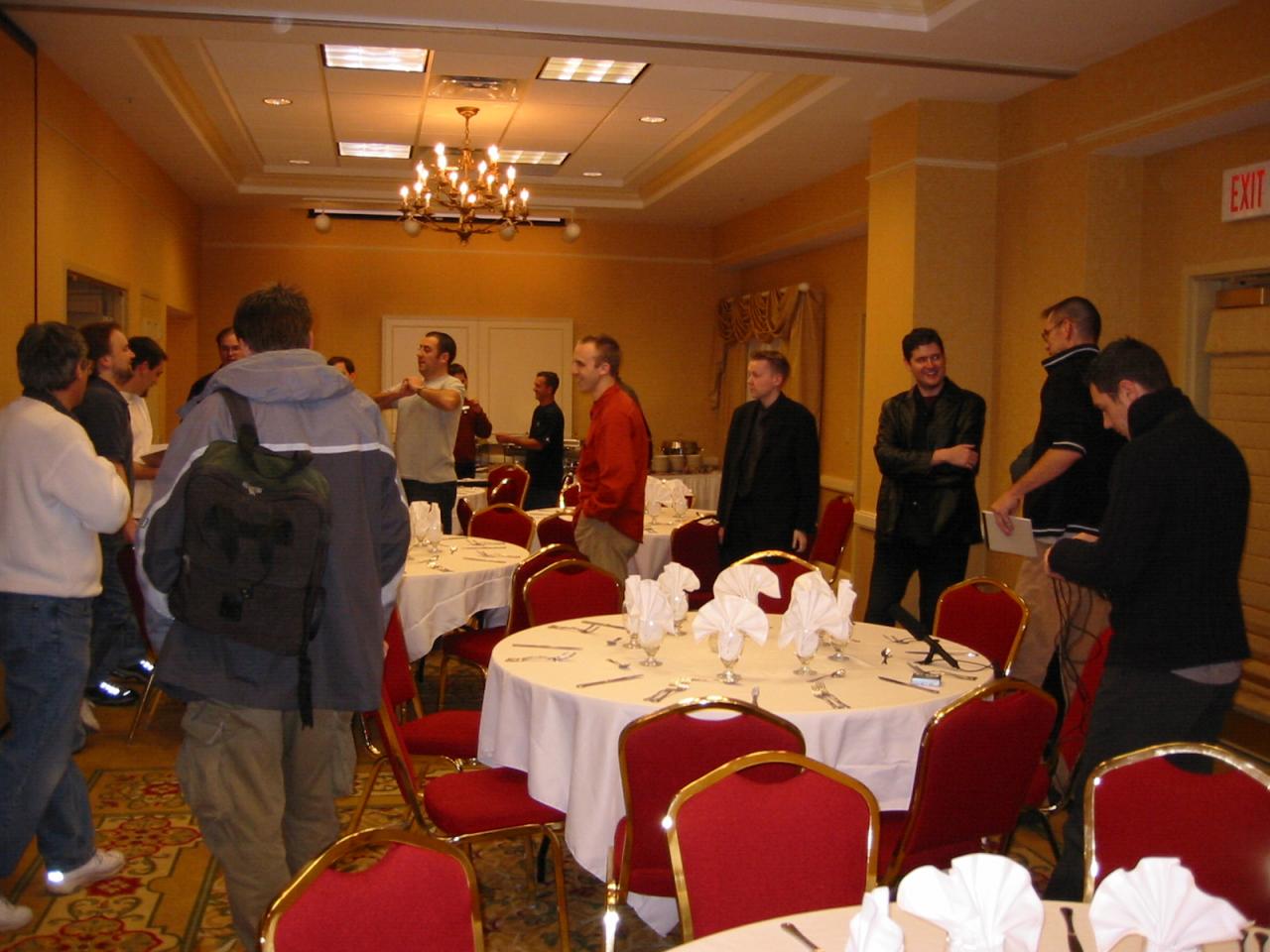 [21/12/2002] Es ist angerichtet: Bei einem Abendessen hatten die Journalisten die Möglichkeit, noch ein Mal mit den Unreal-2-Entwicklern zu plaudern.