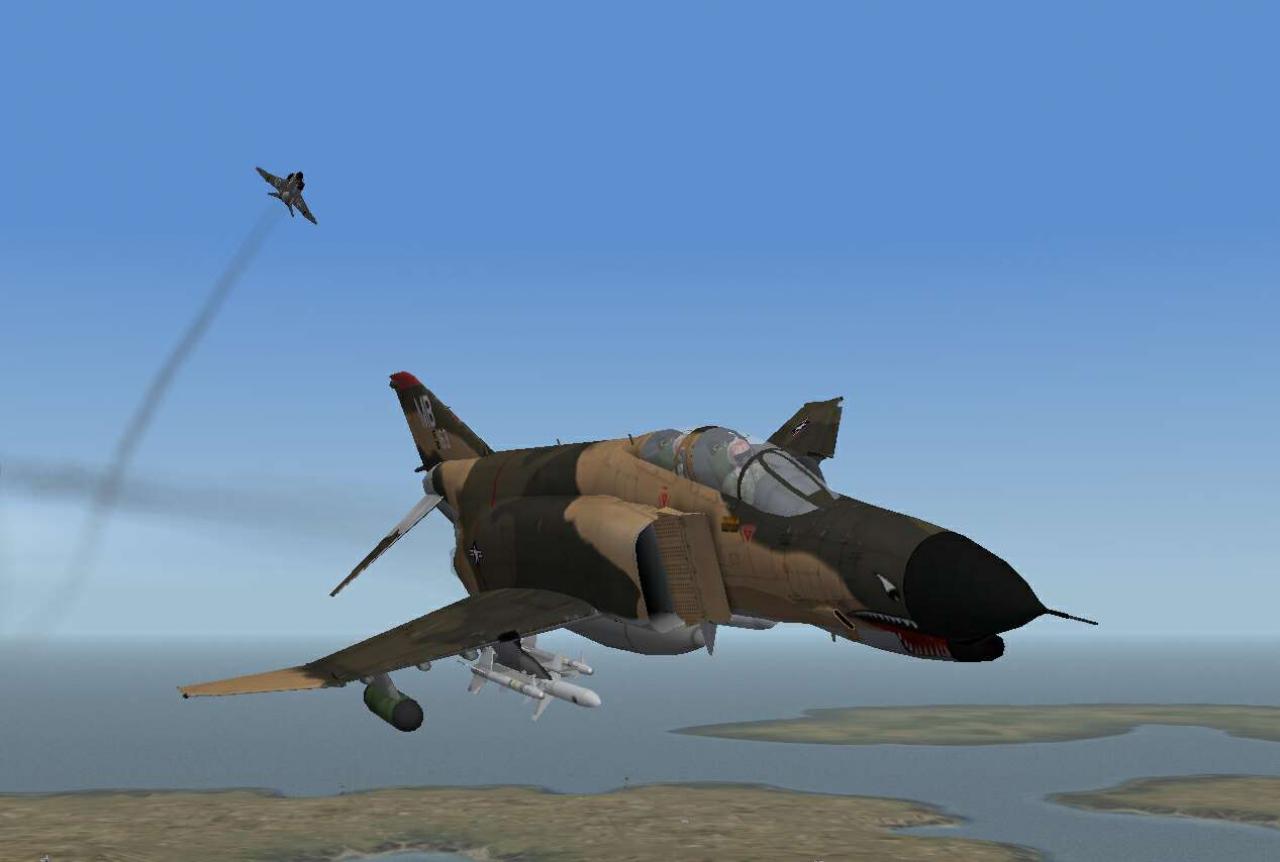 [07/04/2003] Die Phantom ist der modernste - oder am wenigsten alte - Flieger im Strike-Fighters-Hangar.