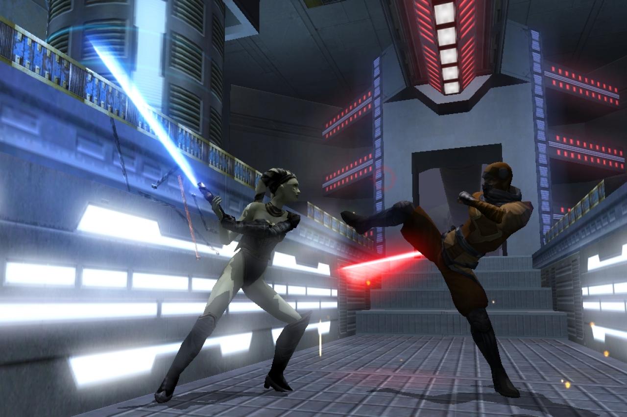 [23/09/2003] Der dunkle Jedi trittunsere TwiLek-Schwertschwingerinfast von der Hochgeschwindigkeitsbahn. Nur mit Mühe bleibt Sie auf dem Zug.
