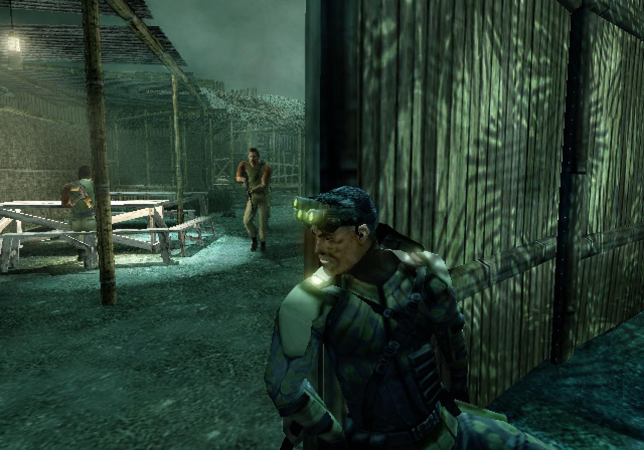 [07/01/2004] (2004 - Pandora Tomorrow) Äußerlich hat sich Sam Fisher nicht verändert. Dafür helfen ihm bei seiner Jagd nach machthungrigen Terroristen einige neue Gadgets.
