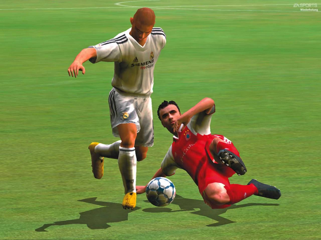 [15/10/2004] FIFA Football 2005 - Kommt EA gegen Konamis PES 2003 an? (1)