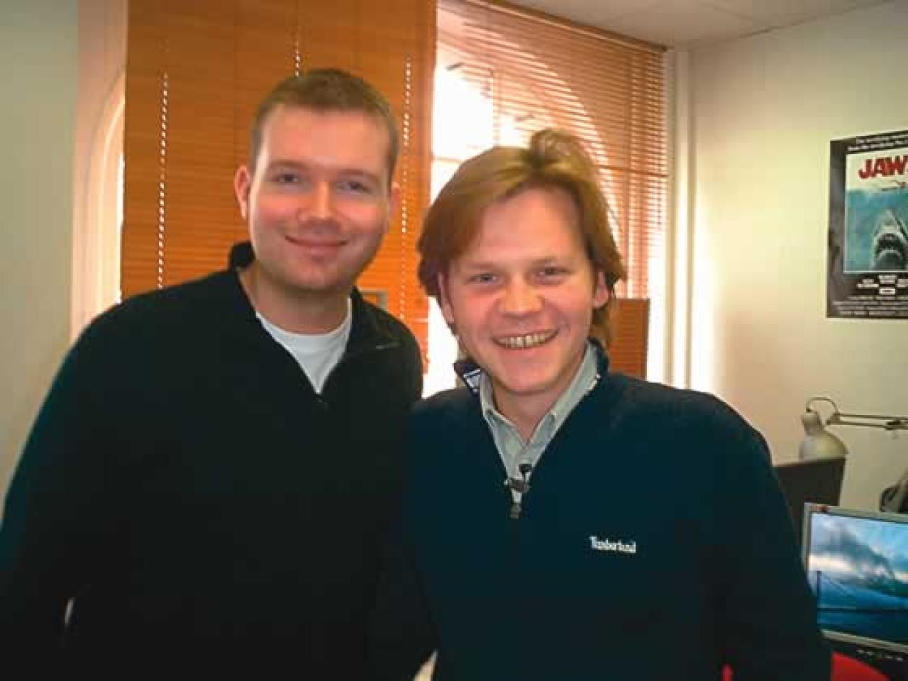 [20/12/2004] Christian Sauerteig ist kurz davor, in Paris einen Zweitwohnsitz anzumelden. Heutiger Anlass: ein Update zum Echtzeit-Strategiespiel Act of War. Rechts im Bild: Alexis Le Dressay von Eugen Systems.