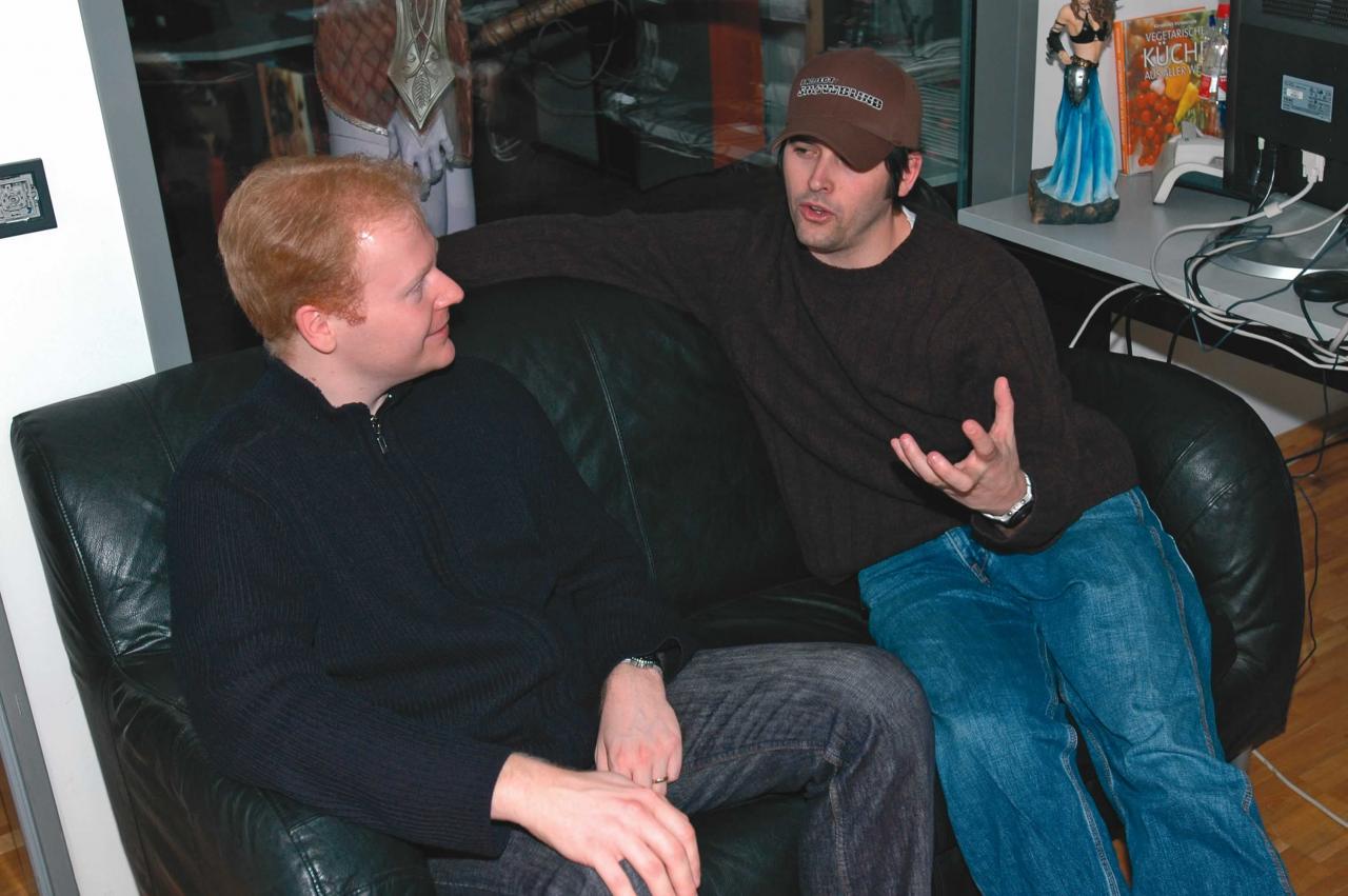[22/03/2005] Benjamin Betzold fachsimpelt mit Crystal-Dynamics-Entwickler John Chowanec: Das Testmuster von Project: Snowblind schrammt trotz persönlicher Zustellung haarscharf am Redaktionsschluss vorbei.