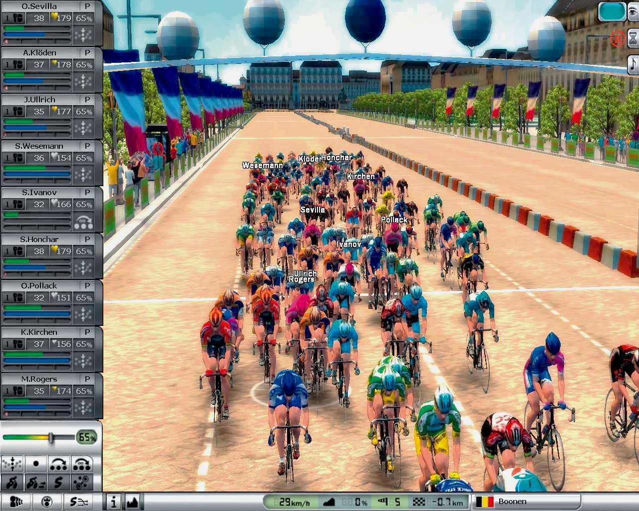 [22/06/2006] Der Zieleinlauf der Tour de France findet standesgemäß auf der etwas detailarmen Champs Elysées statt.