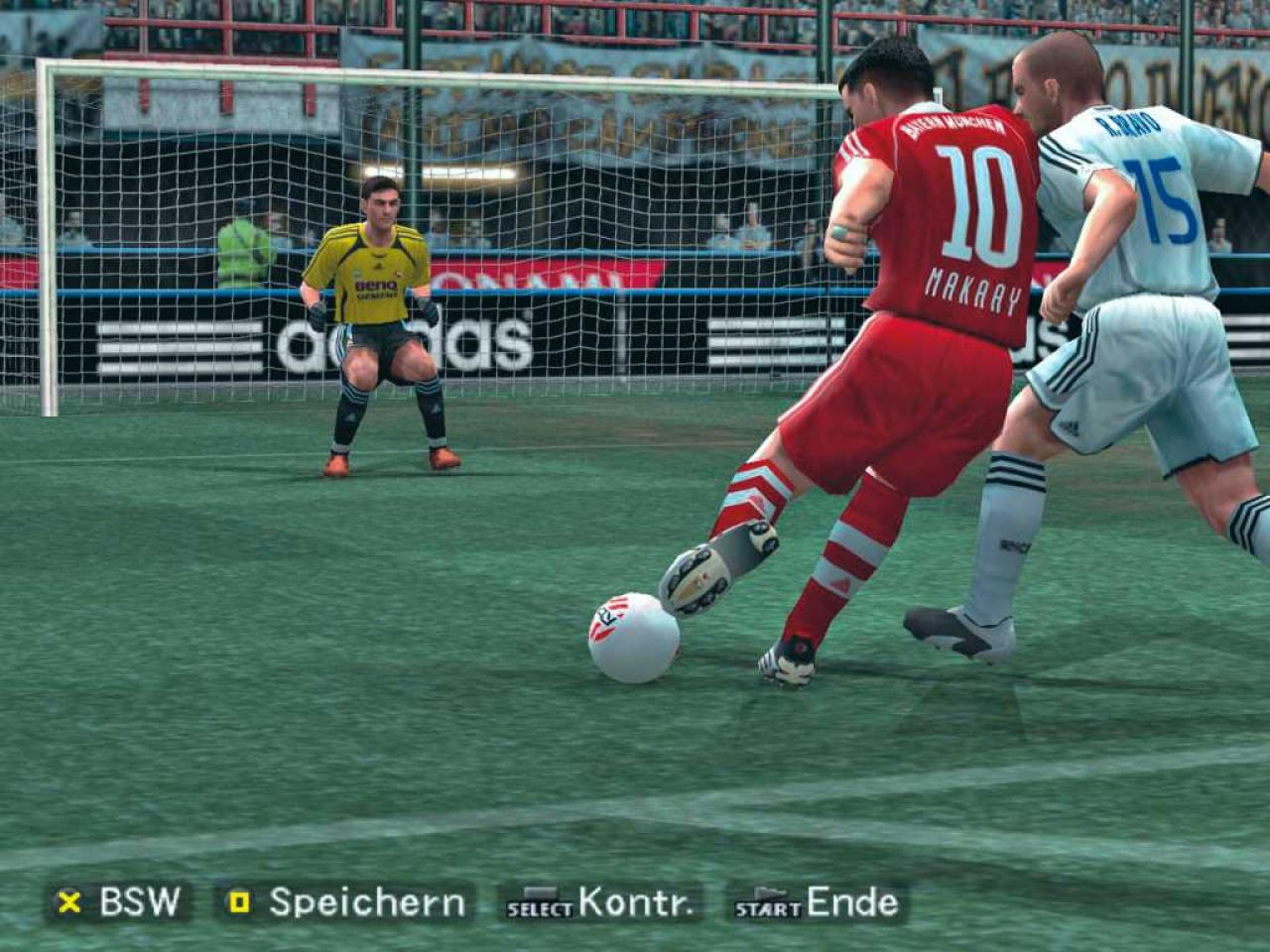 [20/10/2006] Kleiner Trost für alle Bayern-Fans: Wenigstens in PES 6 schießt Stürmer Roy Makaay ab und an mal ins Tor.
