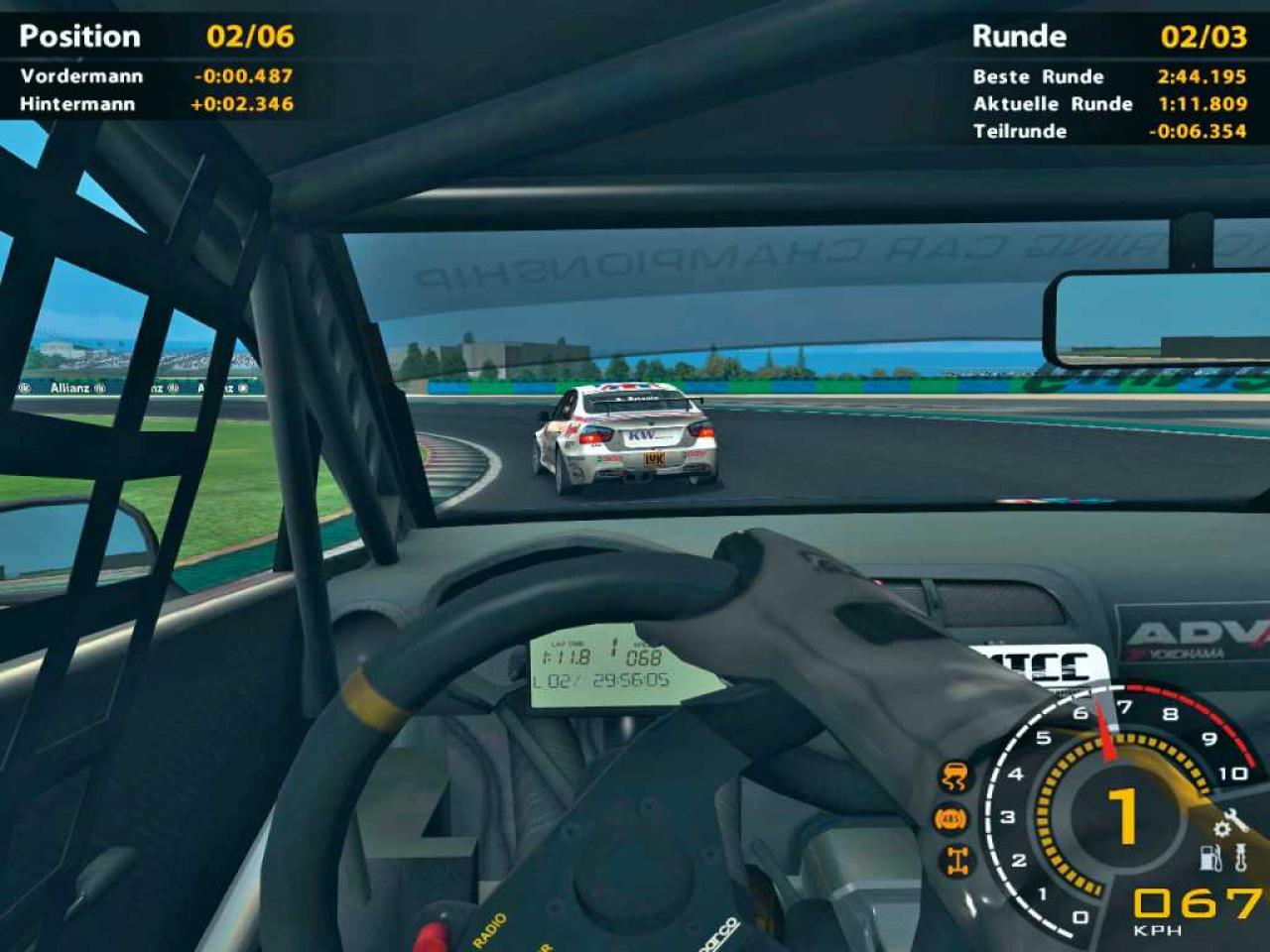 [23/11/2006] Wie schon in GTR 2 ist auch bei Race die Cockpit-Sicht im Angebot, die sich wegen der Perspektive nur für Profis eignet.