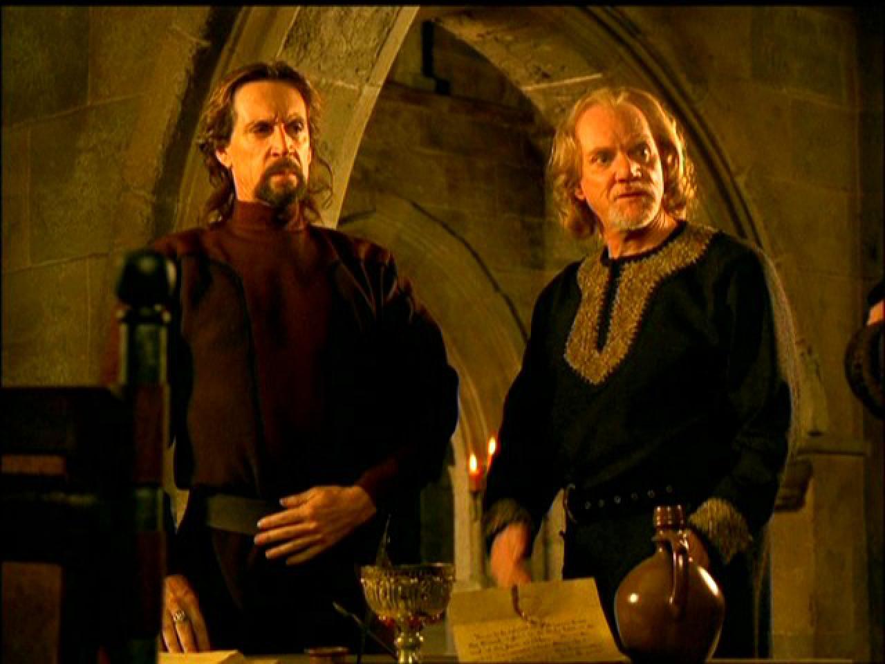 [11/06/2007] Prinz John (l.) und der Sheriff von Nottingham (Malcom McDowell) führen nichts Gutes im Schilde.