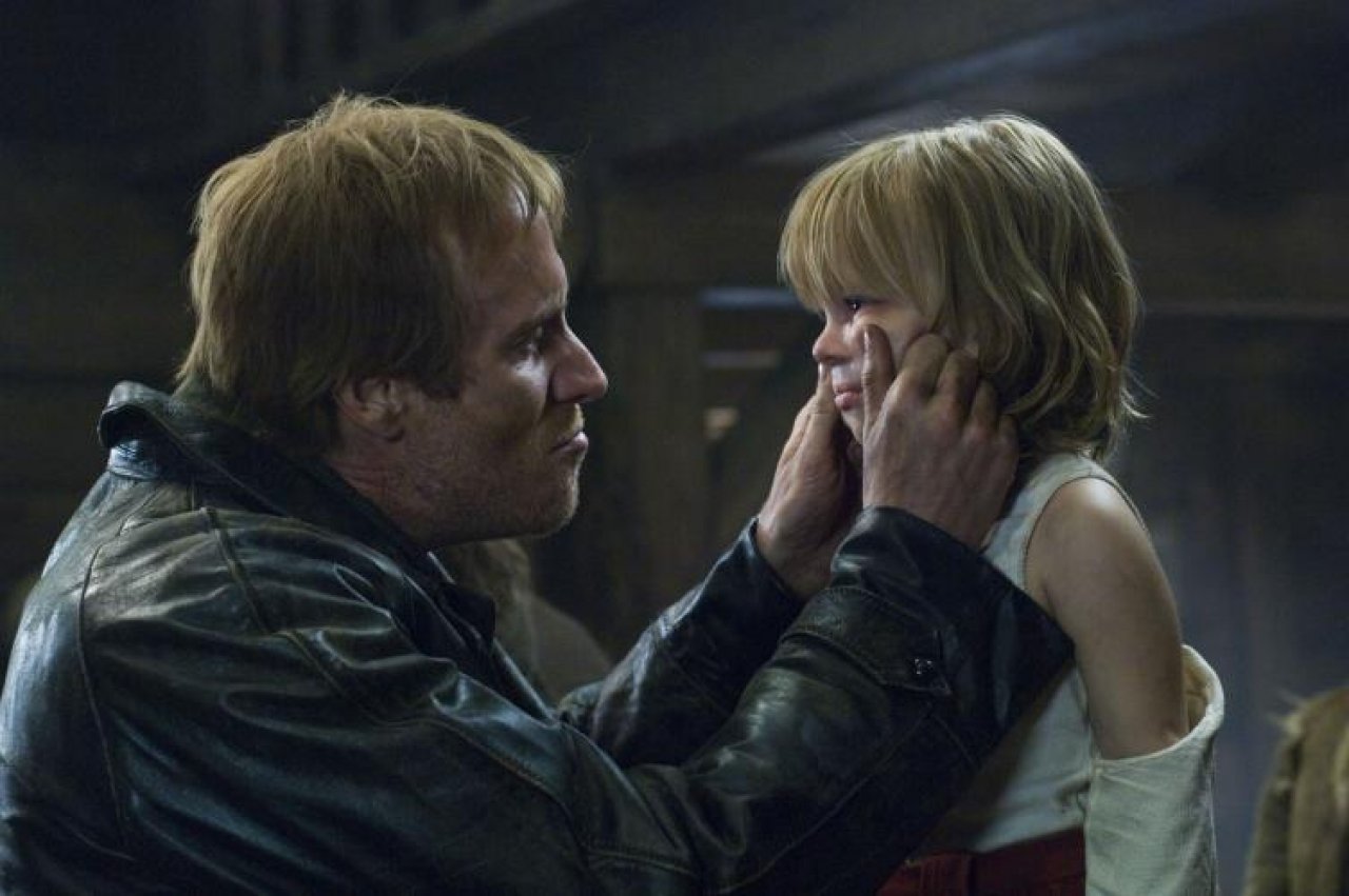 [12/06/2007] Der Söldner Grutas (Rhys Ifans) vergreift sich an Hannibals Schwester.