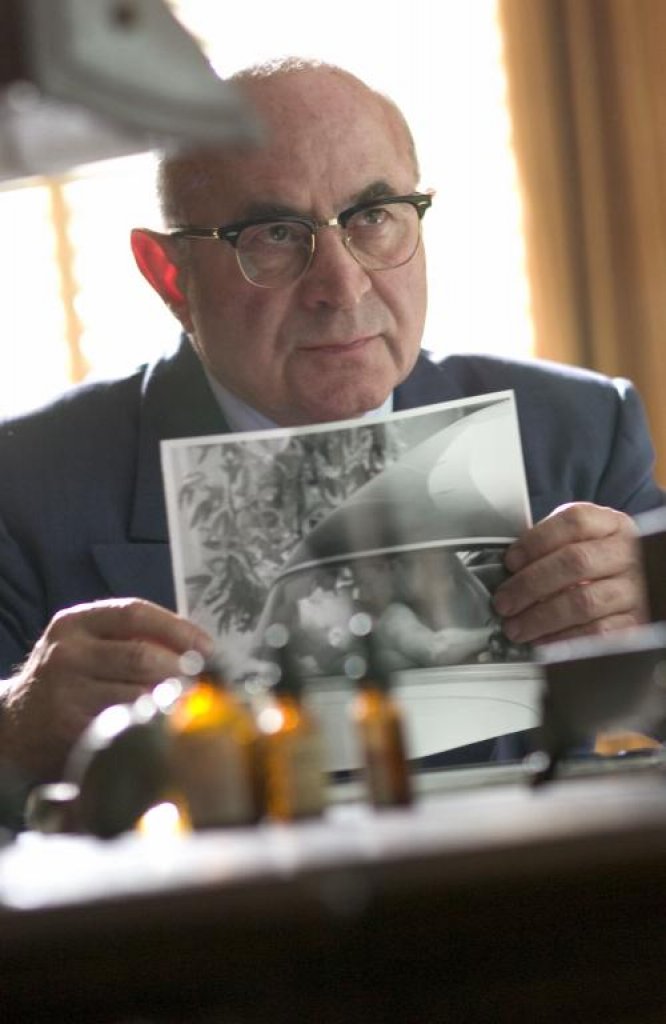 [12/06/2007] Studioboss Eddie Mannix (Bob Hoskins) gilt als skrupellos