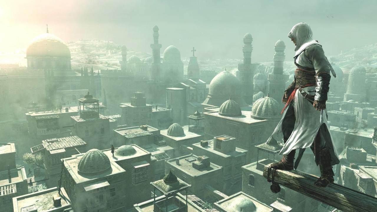 Altaïr aus Assassin's Creed steht über einer Stadt