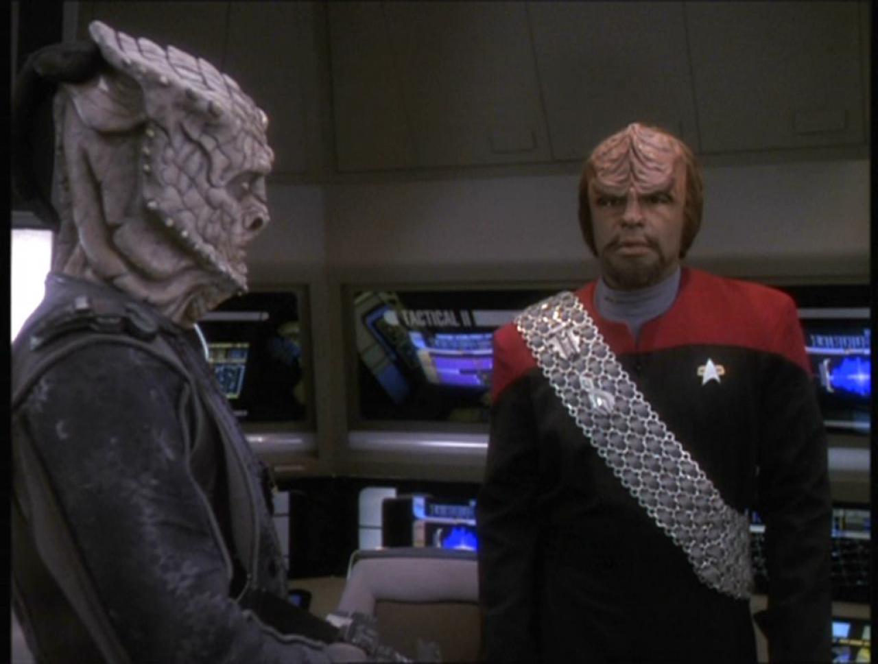 [03/08/2007] Ab Staffel 4 ist dann auch der klingonische Lieutenant Commander Worf mit an Bord der Station.