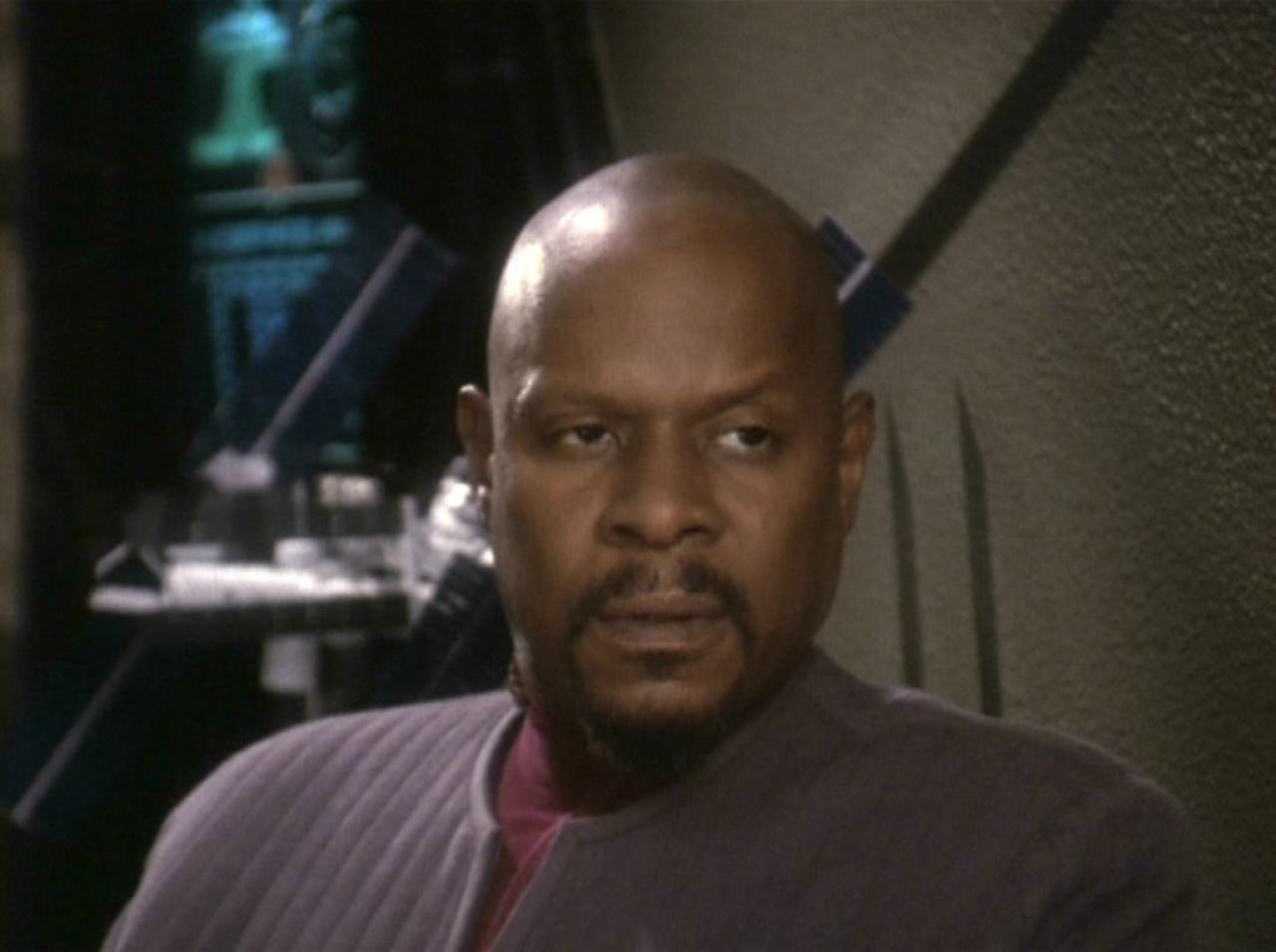 [03/08/2007] ... und mit der neuen Uniform (eingeführt 1996 im TNG-Kinofilm 