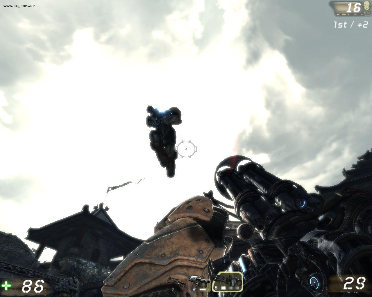 [15/10/2007] Mit den Jump Boots aus der Unreal Tournament-Reihe seid ihr oder wie im Bild (Teil 3) der Gegner im Vorteil, wenn es um hitzige und schnelle Duelle geht. Die Sprünge sind begrenzt und können beim richtigen Einsatz für das nötige Überraschungsmoment sorgen.