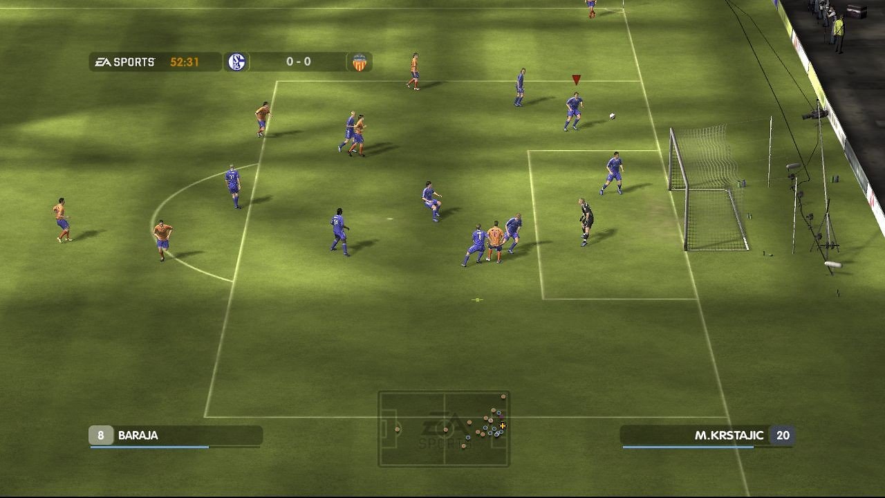 Ein Fußballspiel aus der Seitenansicht