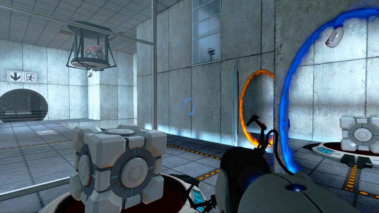 [08/10/2007] PortalVor allem die neuartige Portal-Technologie von Prey weckte 2006 das Interesse der Spieler. Denn dank der Portale ließen sich in Prey nicht nur die Gesetze der Physik umgehen, sondern mit dem übergangslosen Wechsel zwischen zwei Raumebenen in Echtzeit, auch ein völlig neues Gameplay erfahren. Einzigartig. Zumindest bis zum Release von Portal rund 21 Monate später. Denn auch hier bedient sich der Spieler selbst geschaffener Portale. Anders als in Prey, werden die Dimensionstore in Portal jedoch nicht nur als schlichte Verbindungen zwischen zwei Orten genutzt, sondern effektiv und strategisch als Waffe im Kampf eingesetzt. Trotz des frechen Ideenklaus gelang Valve damit ein kreativer Zeitvertreib, dem man sogar die extrem kurze Spielzeit von 4 Stunden gerne verzeiht. 